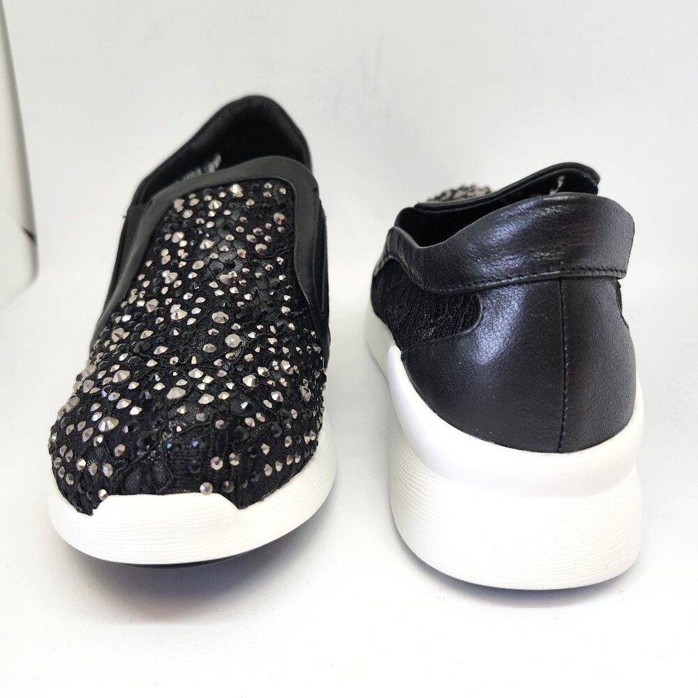 Kiss Kiss Women's Black/White Leather Shoe W/Silver Rhinestone Detailing Size 38